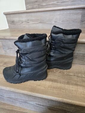 Itasca Black Lace-Up Insulated Snow Boots for kids size 5